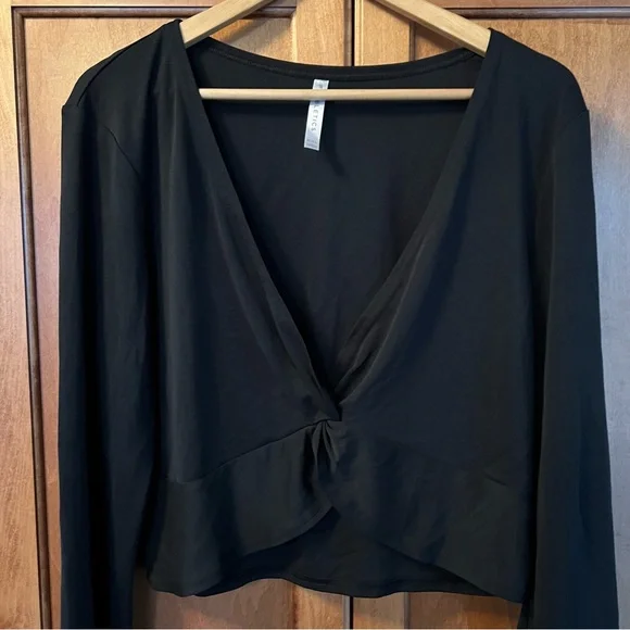 Fabletics Shirt - Picture 8 of 14